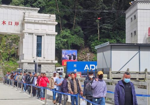 रसुवा नाकामा रोकिएका २०३ नेपालीलाई तातोपानी हुँदै नेपाल फर्काइयो
