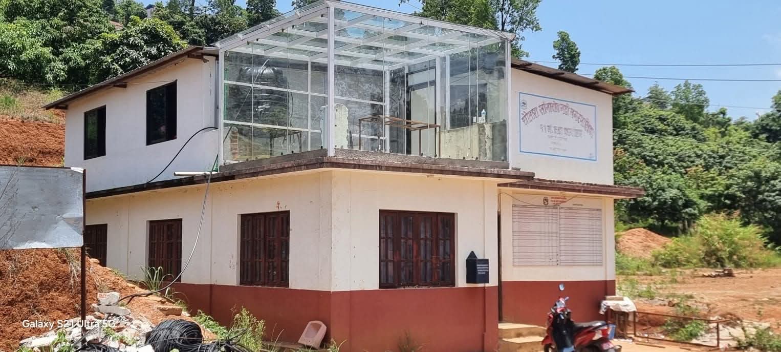 वडा कार्यलयमा ‘सोलार ड्रायर’: झरिमा धान भिजेका किसानलाई राहत